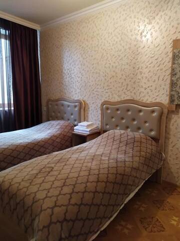 Фото номера Двухместный номер с 1 кроватью и балконом Мини-отель Shinuhayr Inn г. Shinuhayr 10