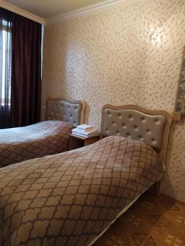 Фото номера Двухместный номер с 1 кроватью и балконом Мини-отель Shinuhayr Inn г. Shinuhayr 11